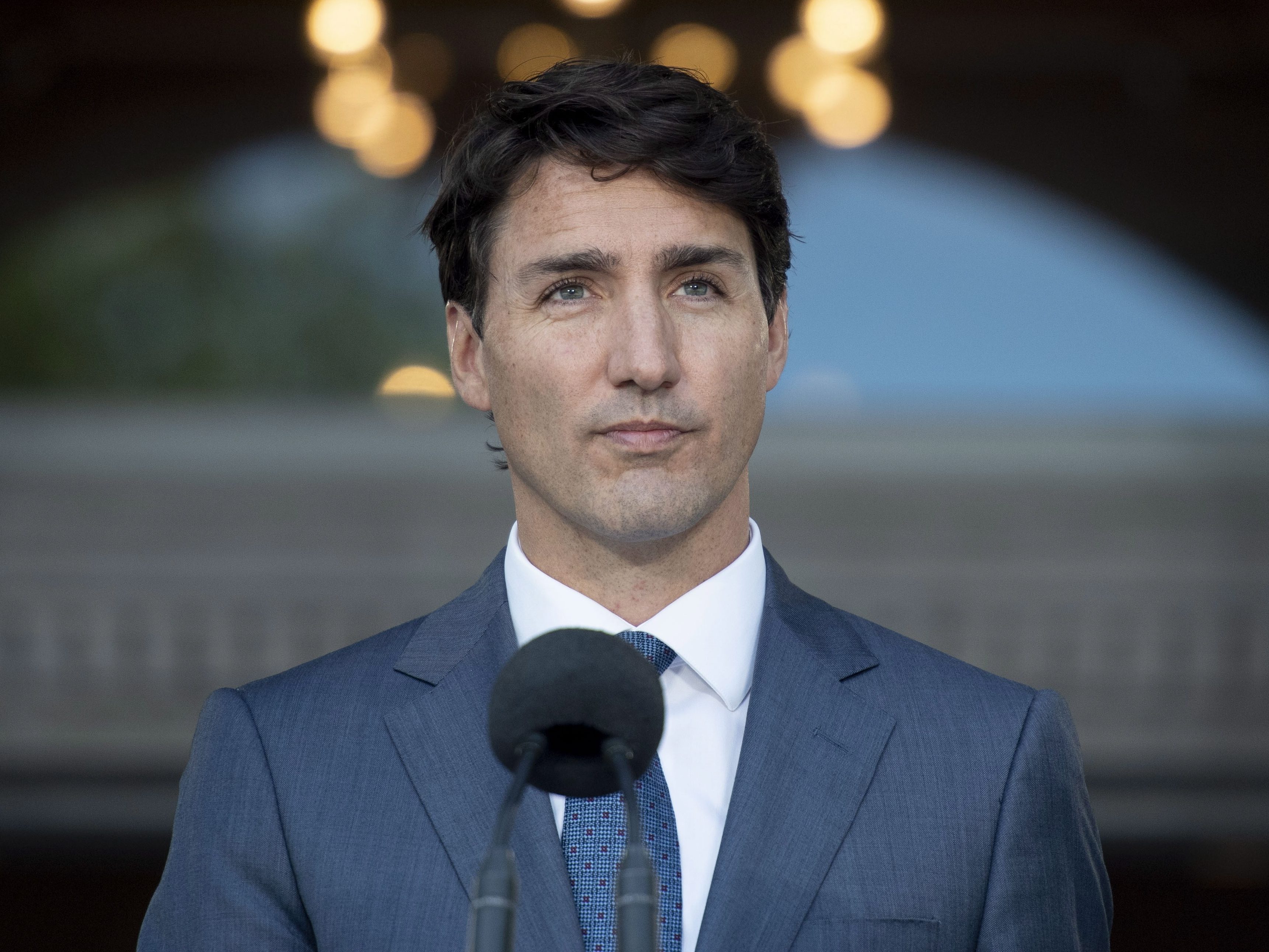 cabinet_shuffle_20180718_65608114-e1532374681504